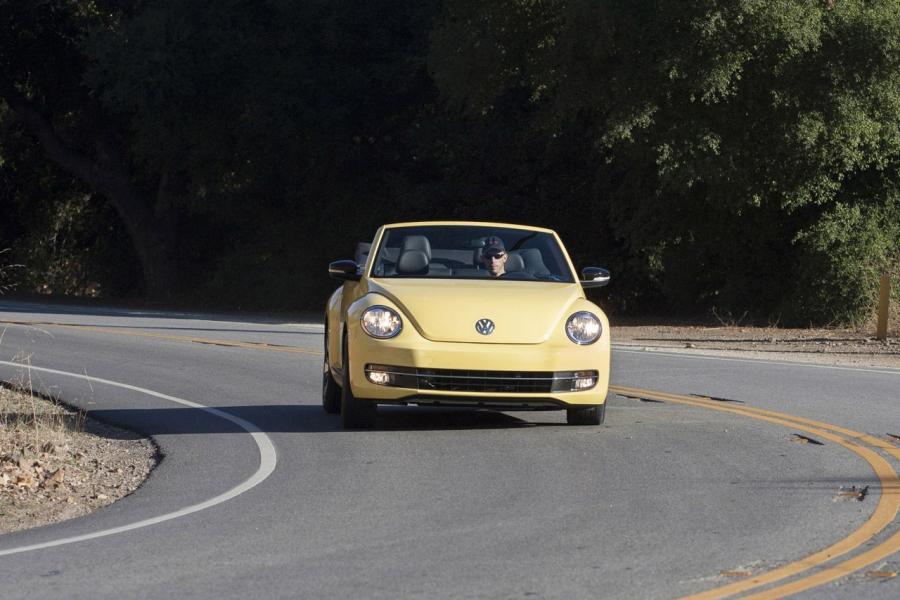  Volkswagen Beetle Cabriolet 2012 года  (фото 43 из 107)